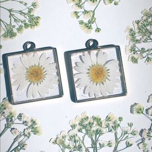 Daisy Pendant (1)